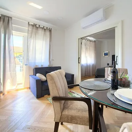 Apartment Paty